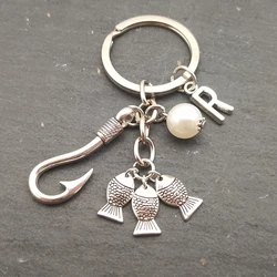 Creative Keychain 26 Letters Fish Hook Pearl Irregular Pendant Goldfish Key Chains Men Women Charm Bag Key Wallet Jewelry Gift