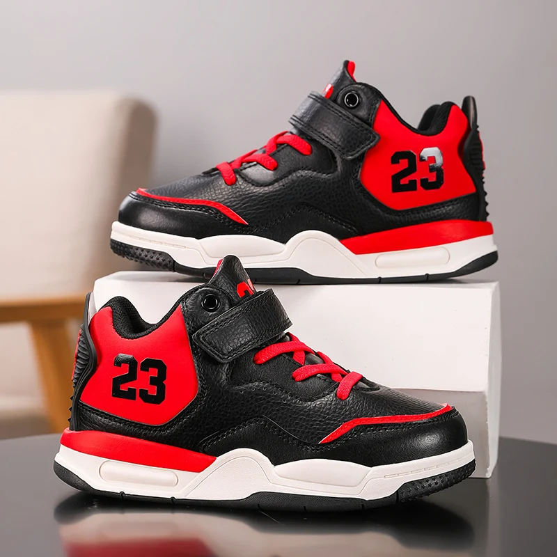 

Детские кроссовки, модные баскетбольные кроссовки средней высоты для детей, повседневная спортивная обувь для мальчиков и девочек, новинка 2023 года, дизайнерские кроссовки из искусственной кожи