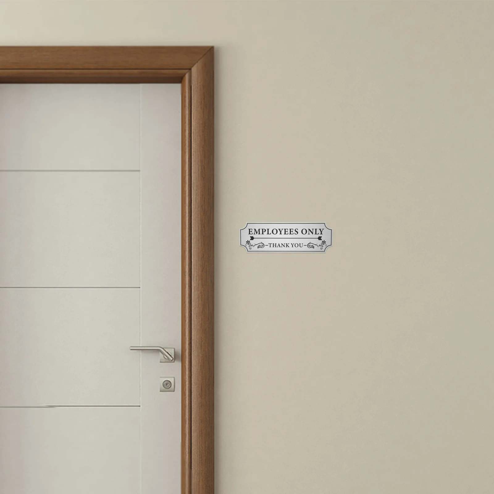 

Только для сотрудников. Наклейки с надписью. Наклейка на дверь в упаковке для доступа к офисному персоналу. Предупреждение в бизнес-вход. Высокозначный знак.