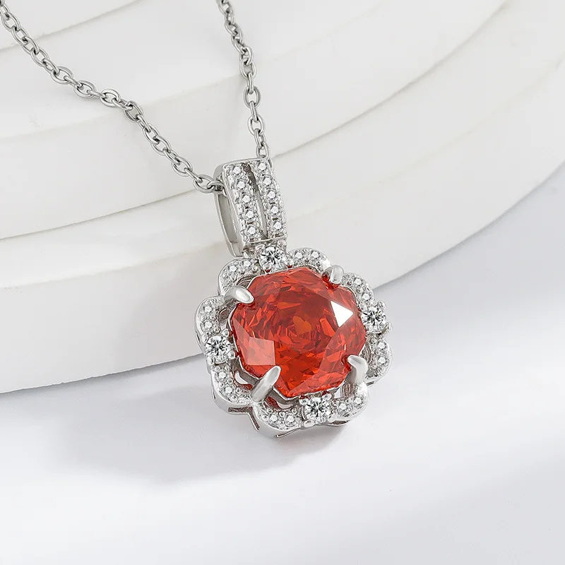 Geometrically refined rose-cut 925 sterling silver high-quality necklace - perfect for a light and luxurious party, an elegant j