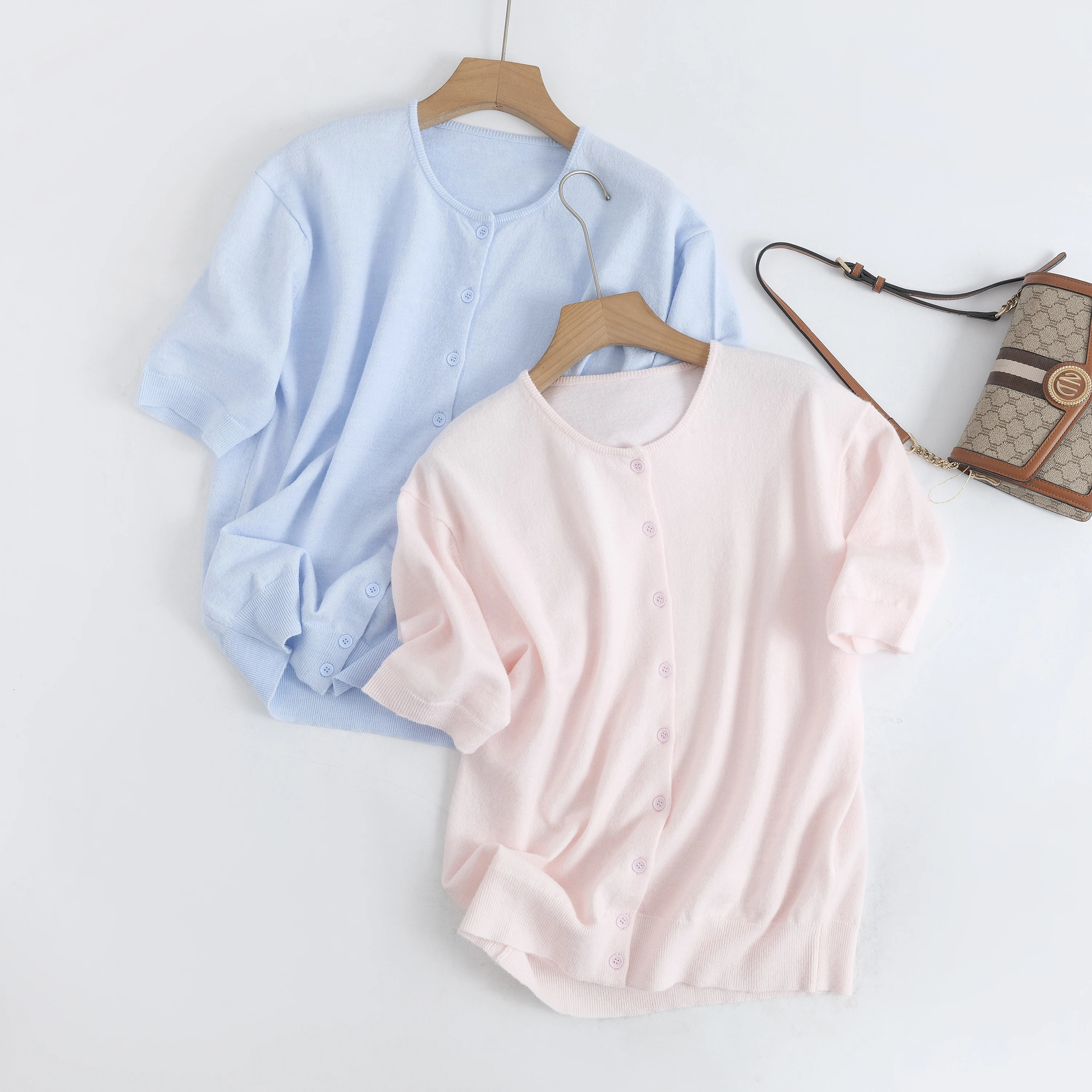 

Ethereal MD 2026 YAZHIMEI: Новая весенняя коллекция женских повседневных и деловых однотонных трикотажных свитеров с коротким рукавом