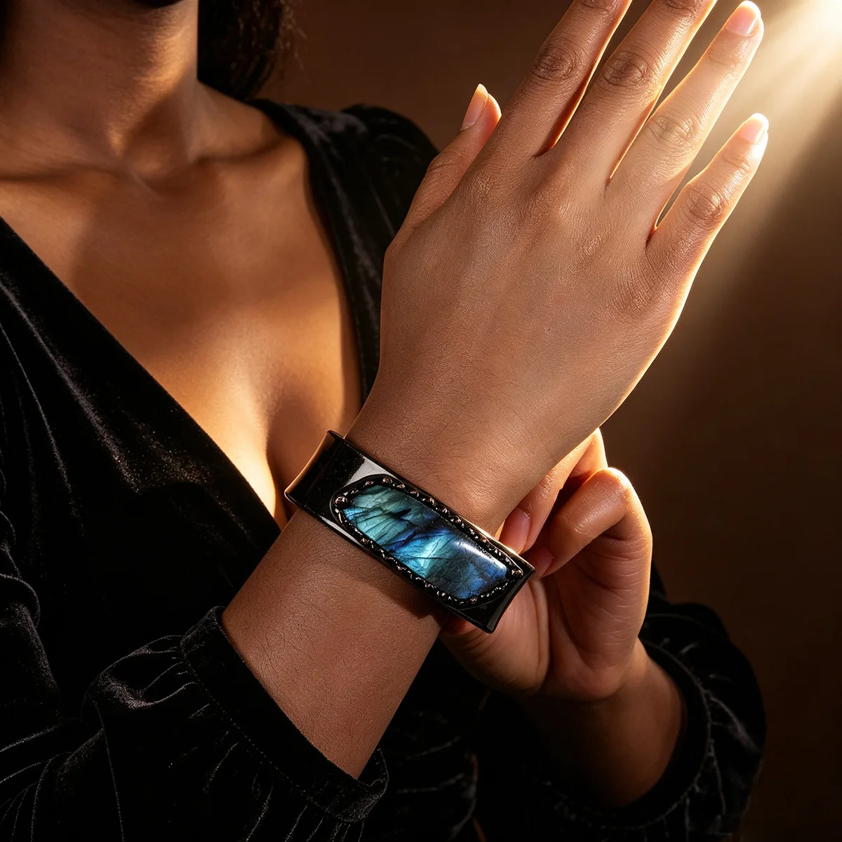 

YEEVAA 1pc Natural Labradorite Statement Bangle, Unique Irregular Stone Open Cuff Bracelet for Women Boho Jewelry
