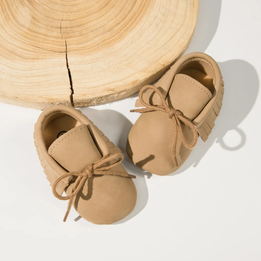 الوليد الطفل حذاء كاجوال عالية الجودة لينة الدافئة المضادة للانزلاق الربيع والخريف شرابة جلد أحذية الوليد الأولى ووكر سرير الأحذية