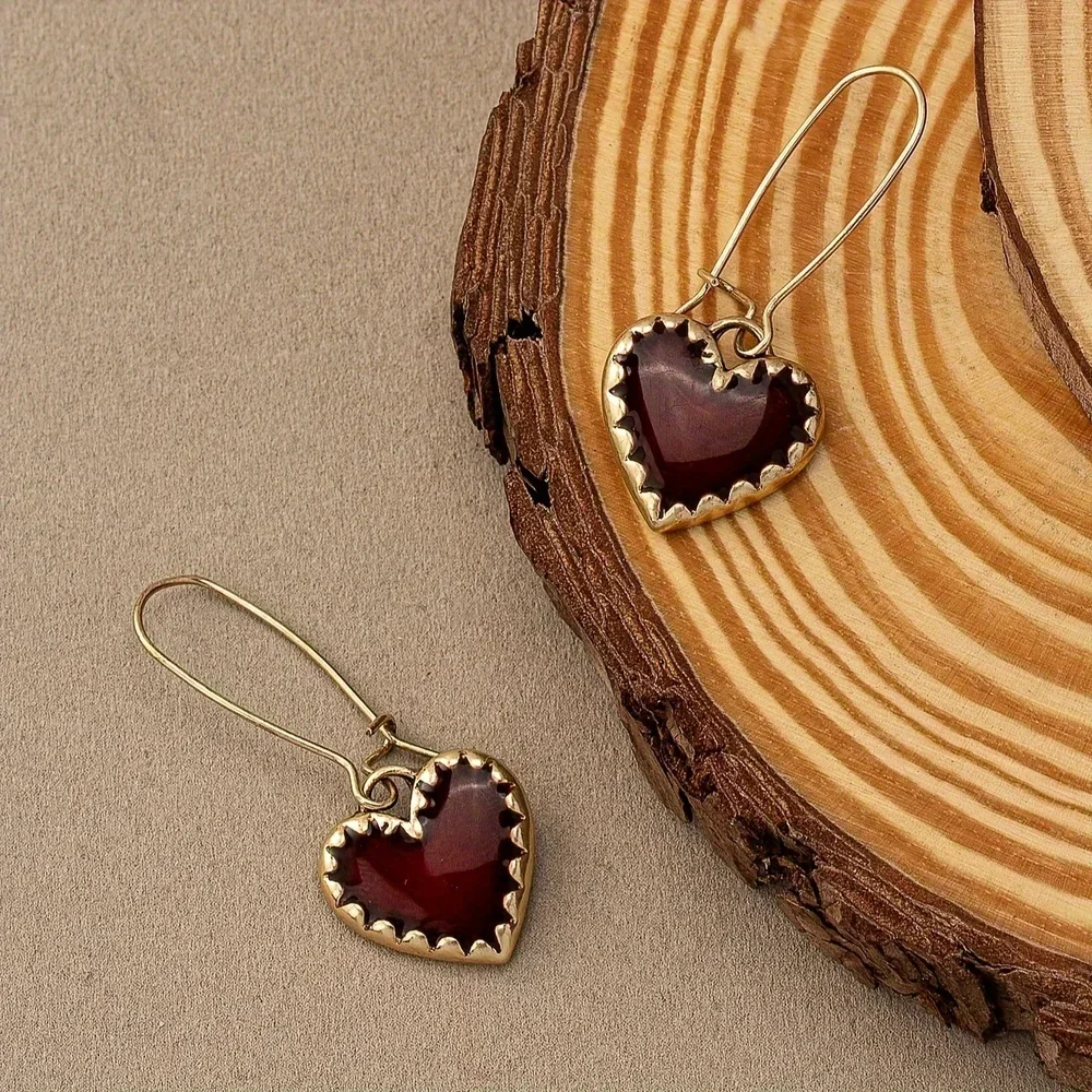 Fashion 1pair Fashion and Retro Heart Pendant Earrings, Versatile and Easy-to-wear, Combine Well with Any Outfit Niche Style Hot