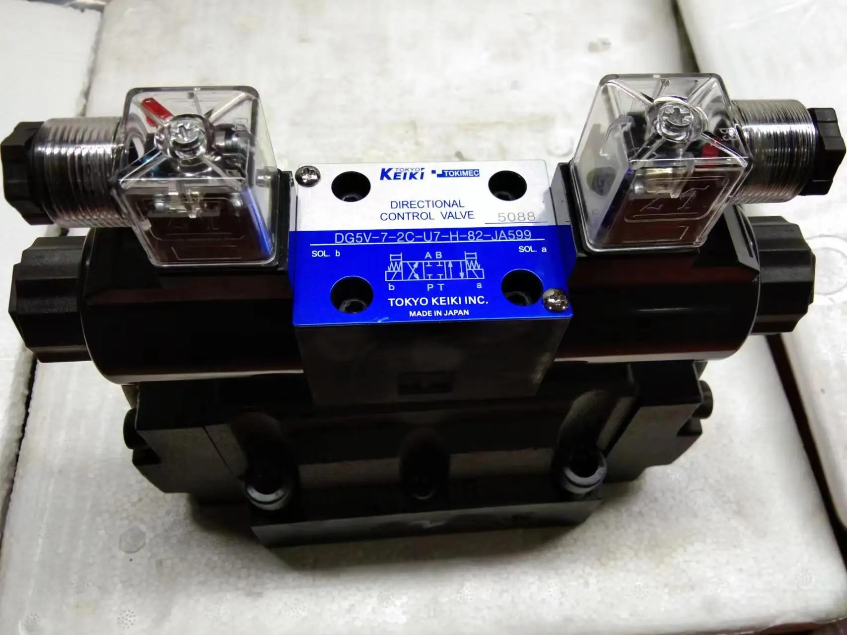 الملف اللولبي الطيار صمام DG5V-7-2C-U7-H-82-JA599 DG4V-5-2C-M-U7L-H-7-40 صمامات التحكم الاتجاهي DG5V-7/DG5V-H8 #4