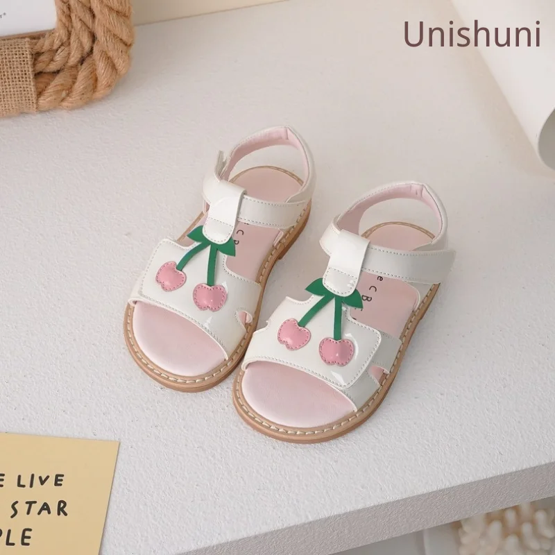 Unishuni sandali per ragazze bambini scarpe estive in pelle verniciata bambini Open Toe T-Strap sandali da spiaggia principessa Casual Cherry Flats