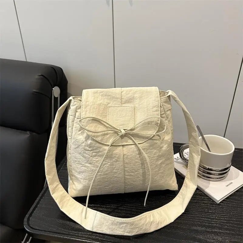 Koreanischer Stil Klapp-Nylon-Schultertasche mit Schleife, Große Kapazität Messenger-Tasche, Leichte Weiche Nylon-Tasche, Tragetasche mit Reißverschluss – Detail 4
