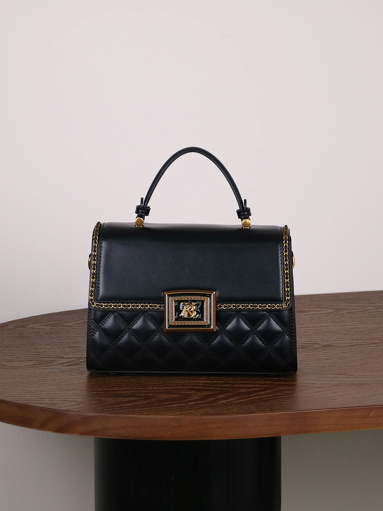 

Spring/summer fashion 2026 trendy niche design ladies' handbags advanced texture rhombic embroidery line stereotypes small squar