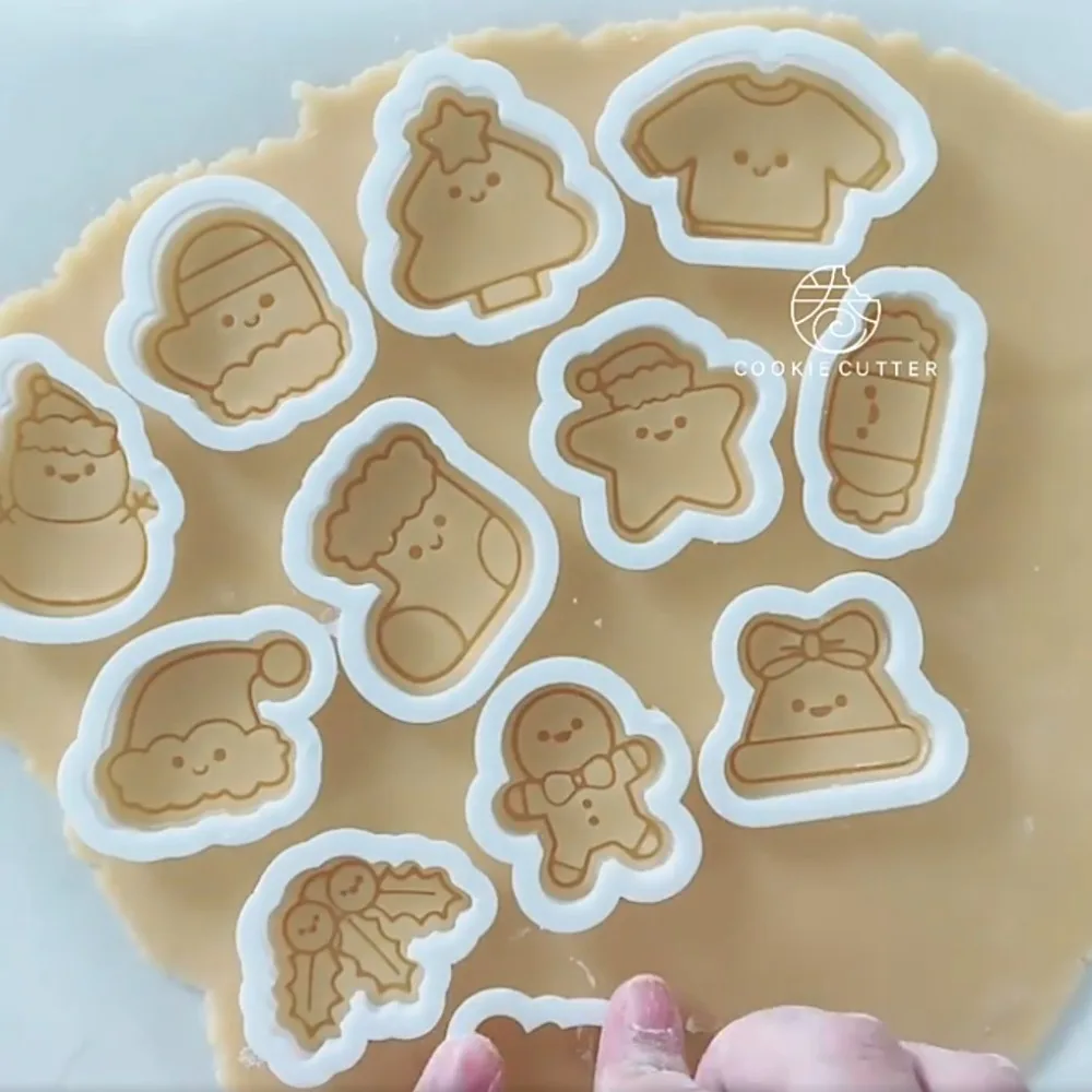 Mini Cookie Cutters Plastic 3D Cute Cartoon Christmas Pressable Biscuit Mold Cookie Stamp Kitchen Baking Pastry Bakeware