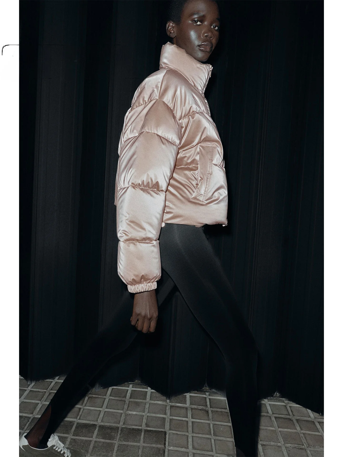 Spring 2026 Women's Thickened Waterproof Windproof Jacket Glossy Effect Casual Style Standard Version Long Sleeve Zipper Closure