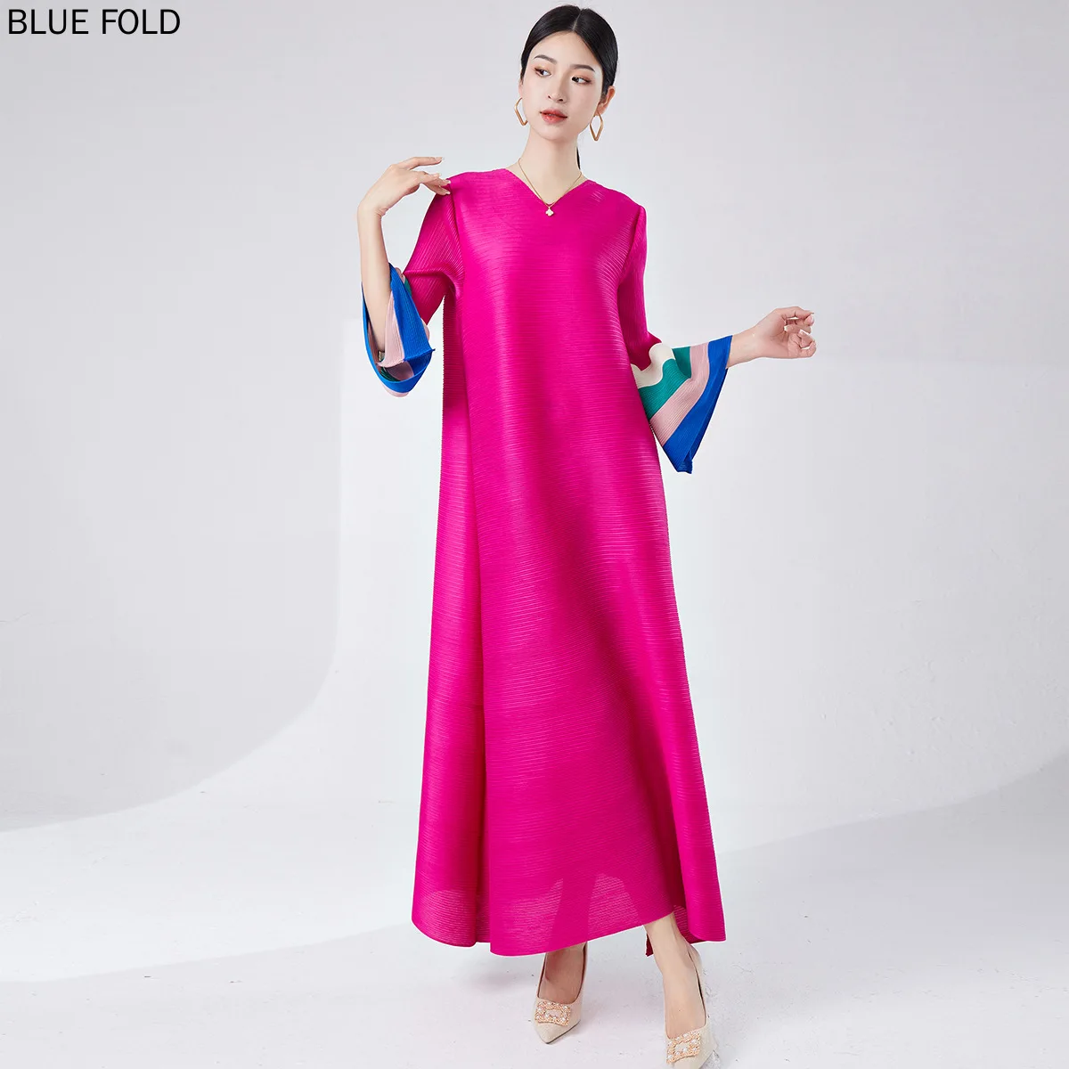 

Large Size Women's Fashionable Long Dress High-end Feeling V-neck Flared Sleeves Loose Temperament MIYAKE PLEATS Dress Elegant