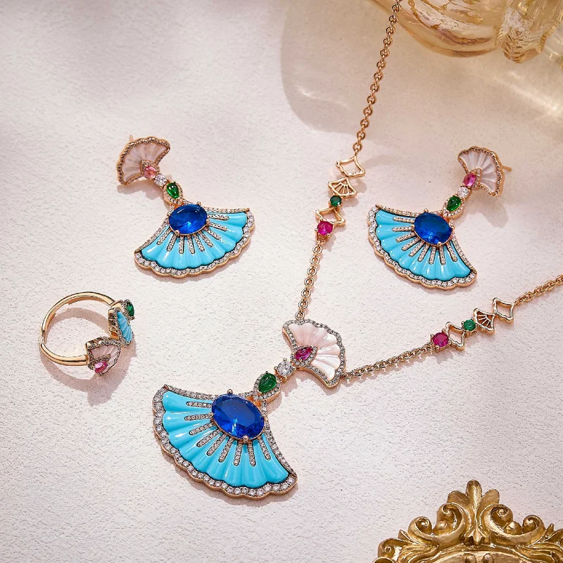 

Дизайнерская коллекция Стильное ожерелье Серьги-гвоздики Кольцо Инкрустация Кубический циркон Синтетический синий бирюзовый веерообразный комплект ювелирных изделий для вечеринок