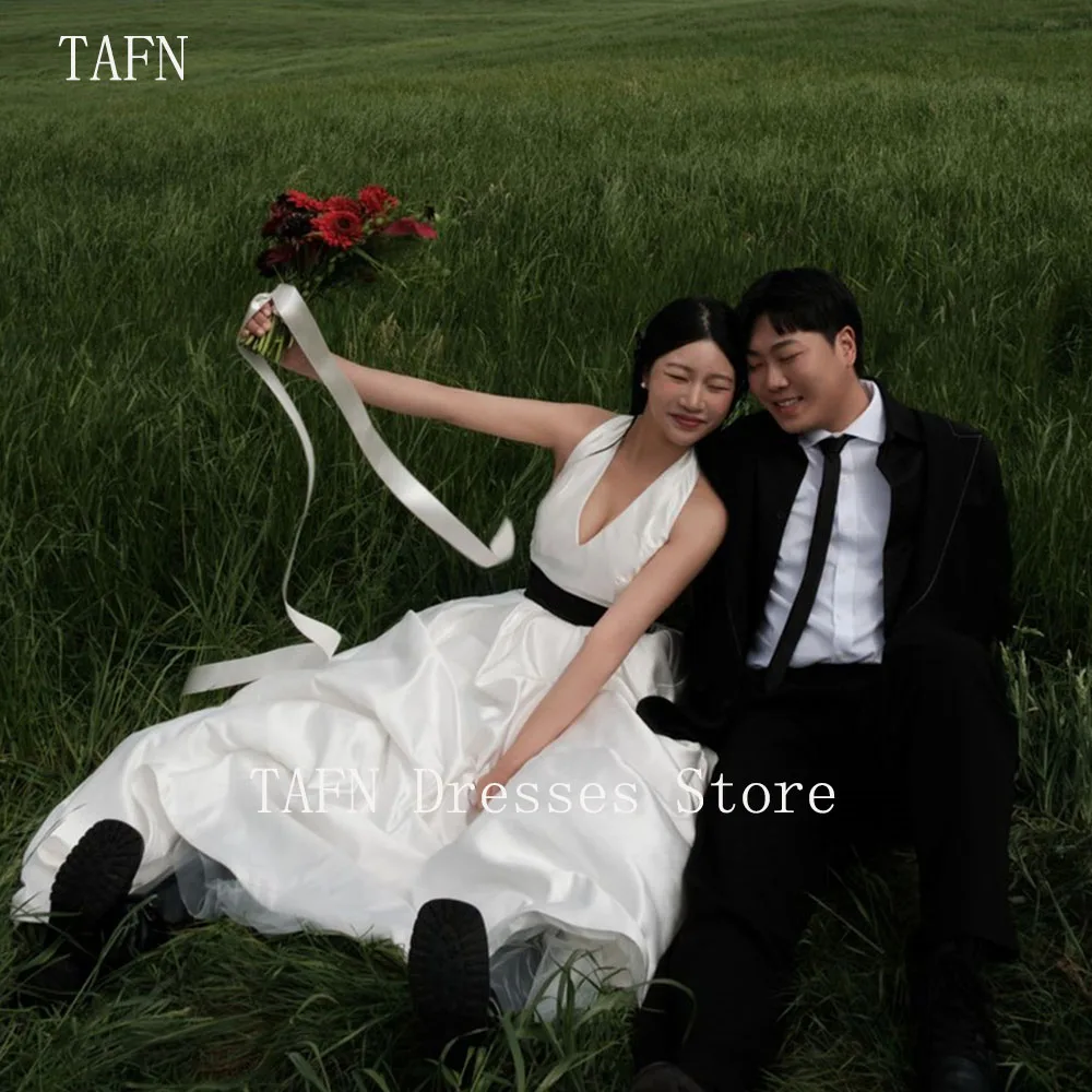 

TAFN Korea Simple Wedding Dresses White V-Neck Sleeveless A-line Wedding Reception Dresses Modern 피로연드레스 Bridal Gown