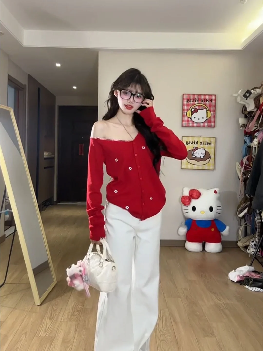 スーパーホワイトレッド刺繍入り花柄オープンカーディガン レディース 秋冬 セクシー 若々しい印象の肩出しニットセーター...