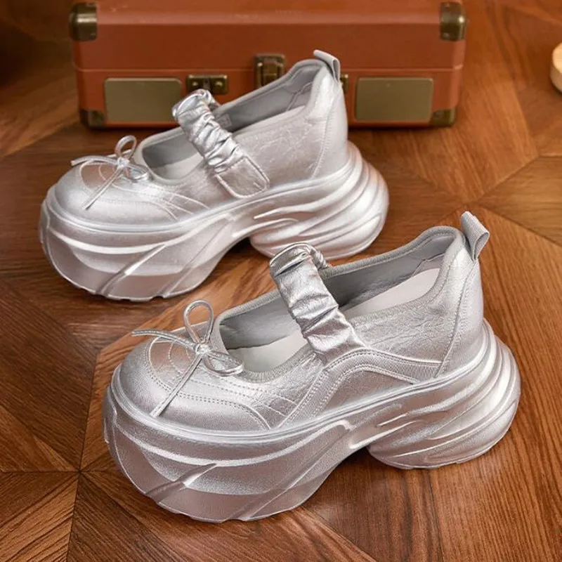 

Женские туфли на толстой подошве 9 см с серебристым бантом и скрытой танкеткой для увеличения роста, универсальные белые туфли для весны и лета