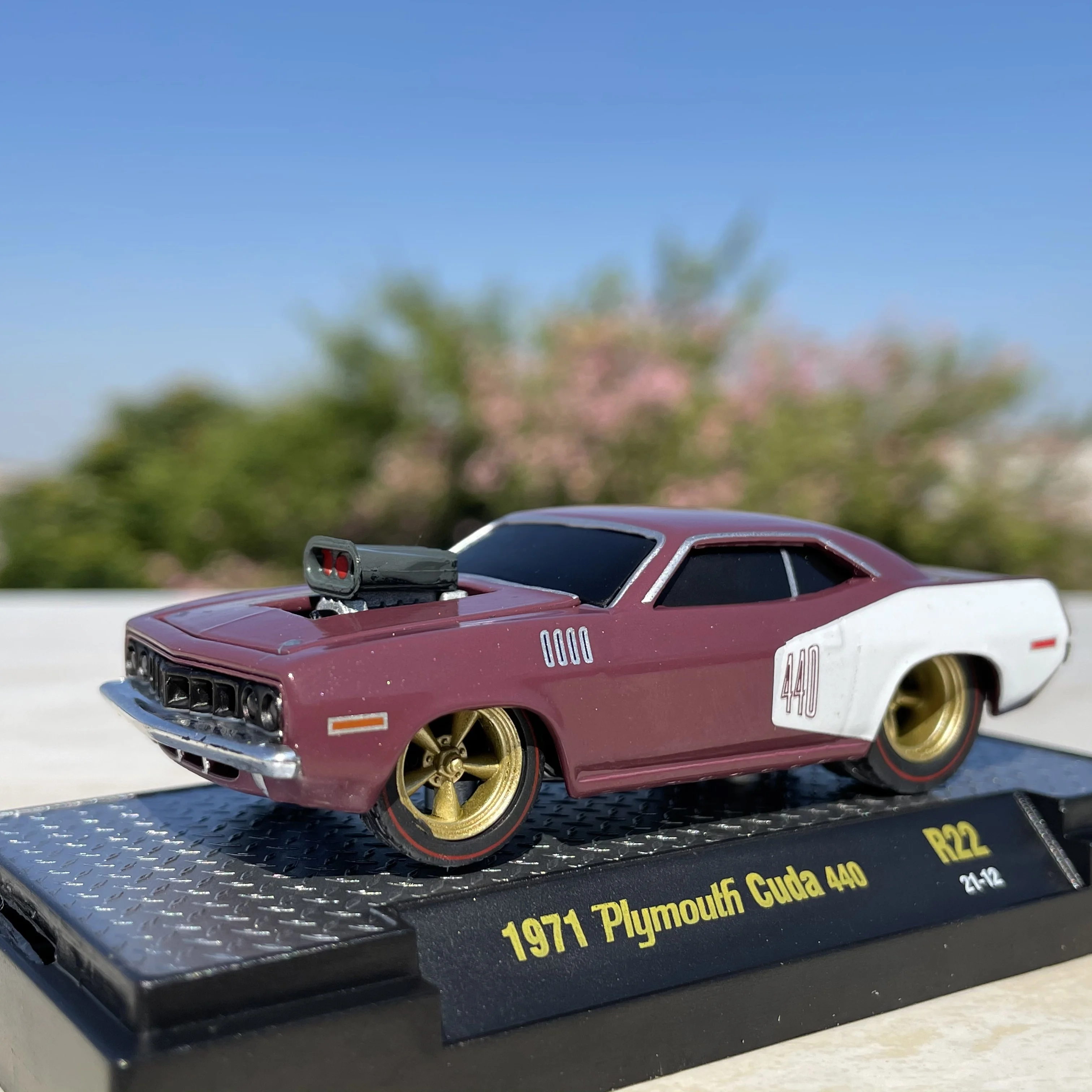 Diecast 1:64 Scale Plymouth Violence Modified Car Alloy Car Model Collectible Toy Gift Souvenir Display Ornament