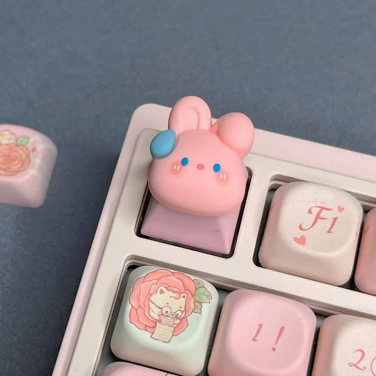 Cartoon e Personalized Cute Handmade Sweating Cat Keycap Pink Rabbit Keycap Resin Creative Customization Mechanical Keyboard