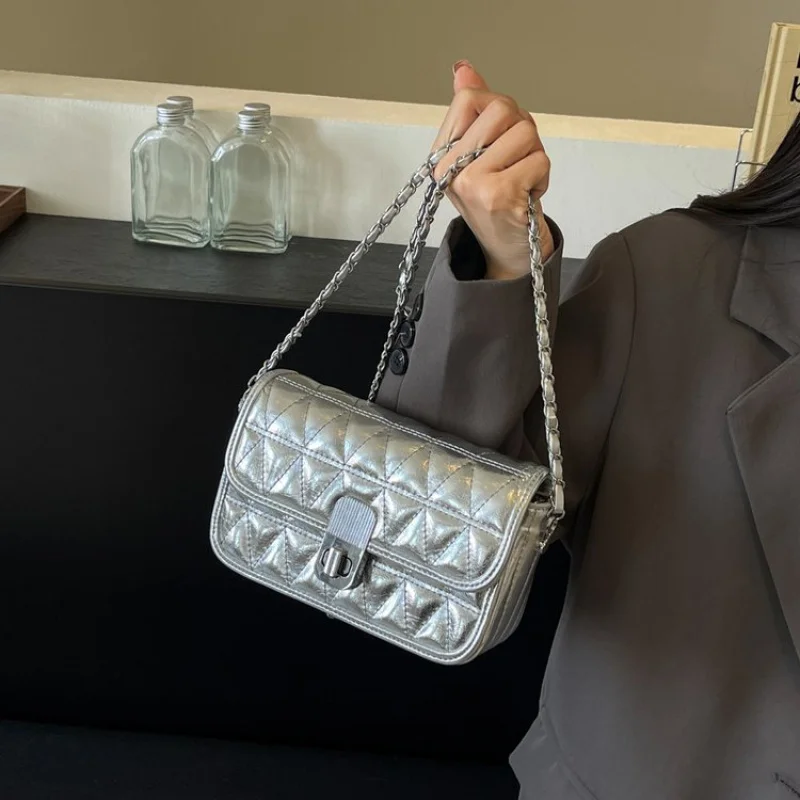 

Elegant Women's Messenger Bag Made Of Fine Leather Boasting High-End Trendy Vintage Daily Look​