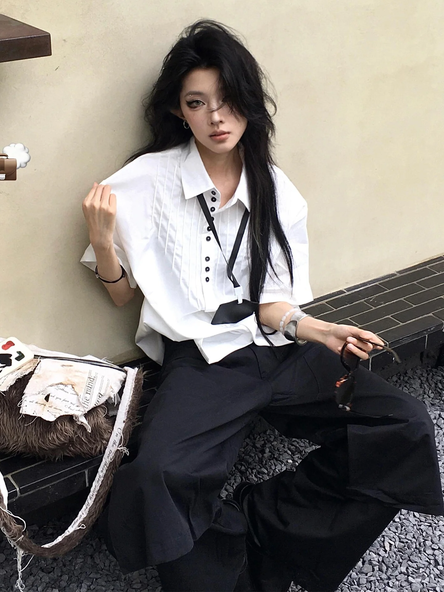 

Белая женская рубашка свободного кроя с коротким рукавом, повседневный летний модный топ на пуговицах, простой дизайн, эффект похудения