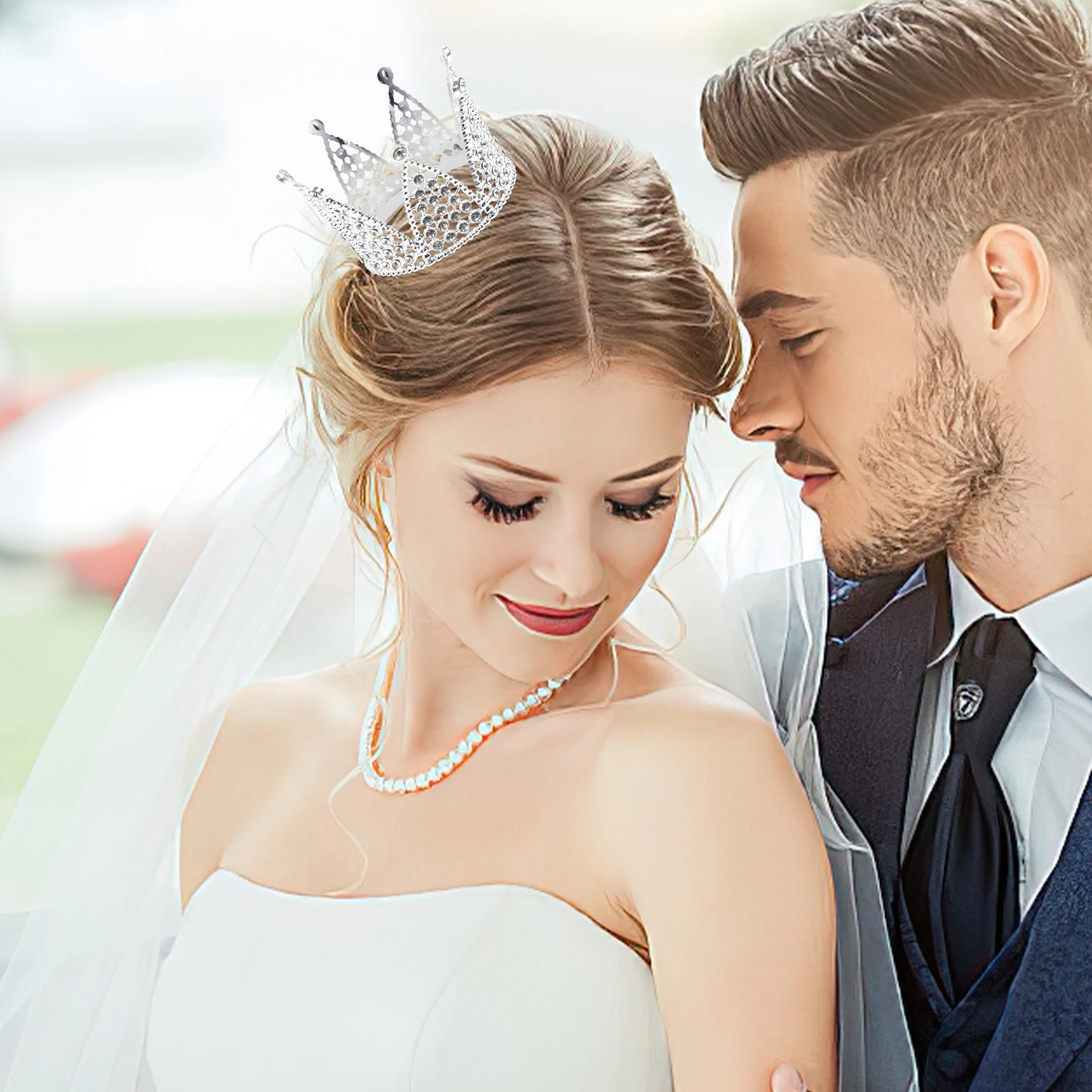 

Shiny Round Crown High Quality Alloy Lightweight Bridal Headwear Wedding Tiara Rhinestone Crown Women Tiara Bride Hair Style