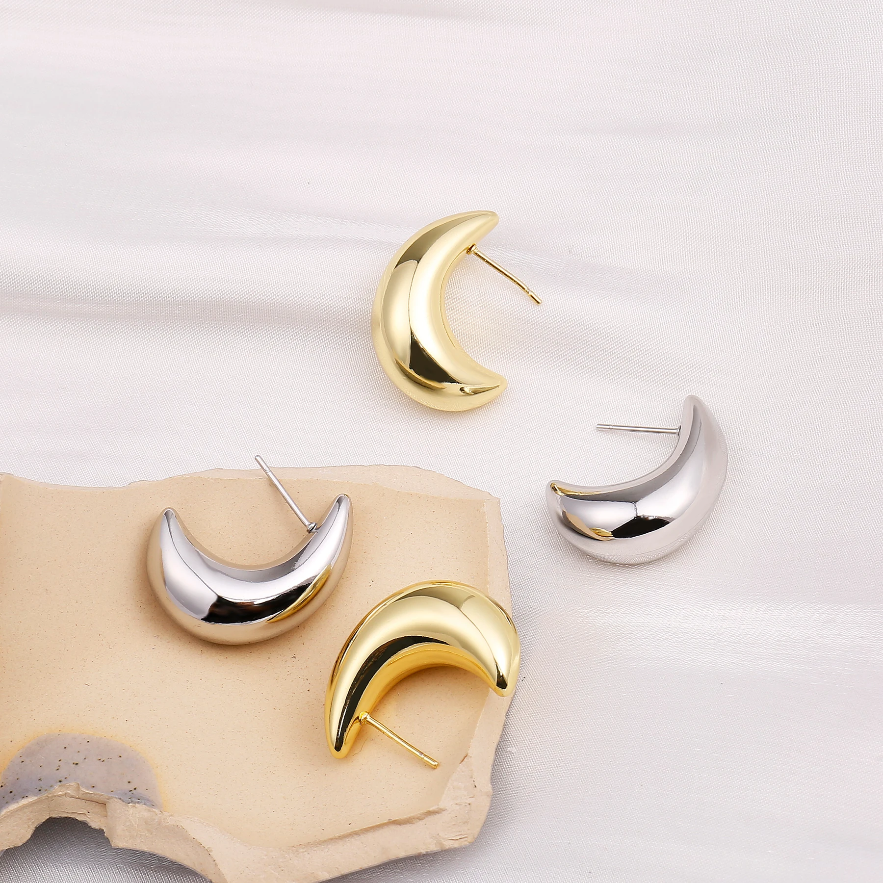 

Joya Love Gold Plated Stud Earring For Women Lightweight Moon Hollow Chunky Hoop Earrings Trendy Jewelry Accessories