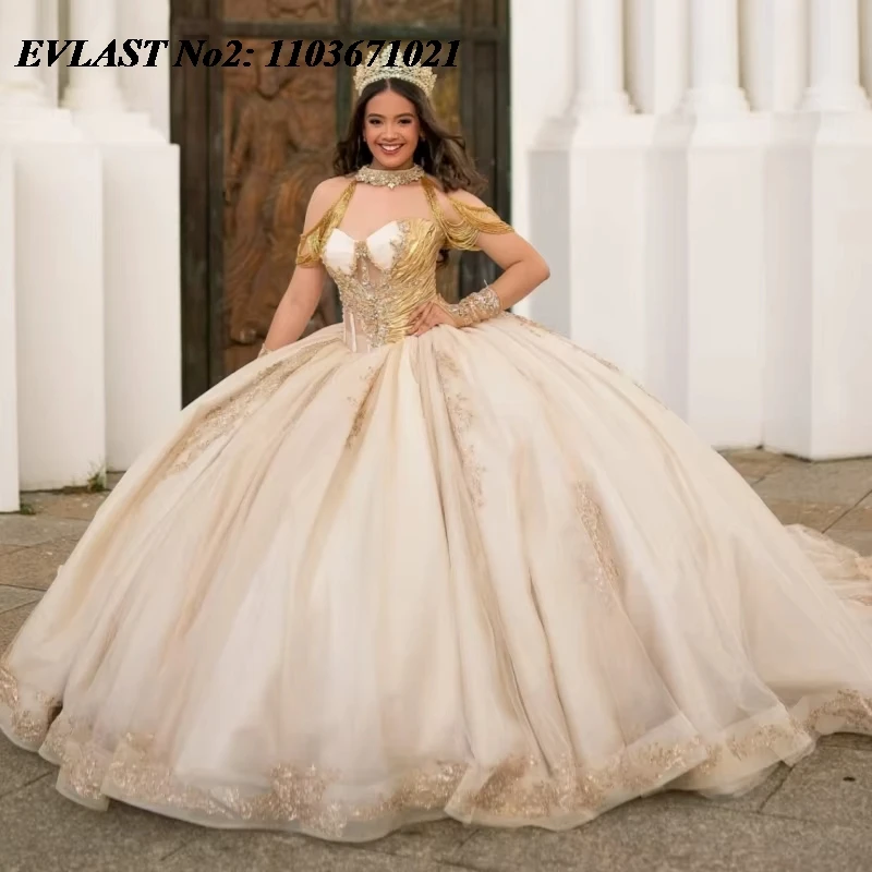 ชุดเดรสงาน Quinceanera แบบสั่งตัดพิเศษจาก EVLAST ประดับกลิตเตอร์สีแชมเปญ แบบเปิดไหล่ ตกแต่งด้วยลูกไม้สีทองและลูกปัด สำหรับงานฉลองอายุ 16 ปี (Sweet 16) รุ่น Vestidos De 15 Anos E2QA17