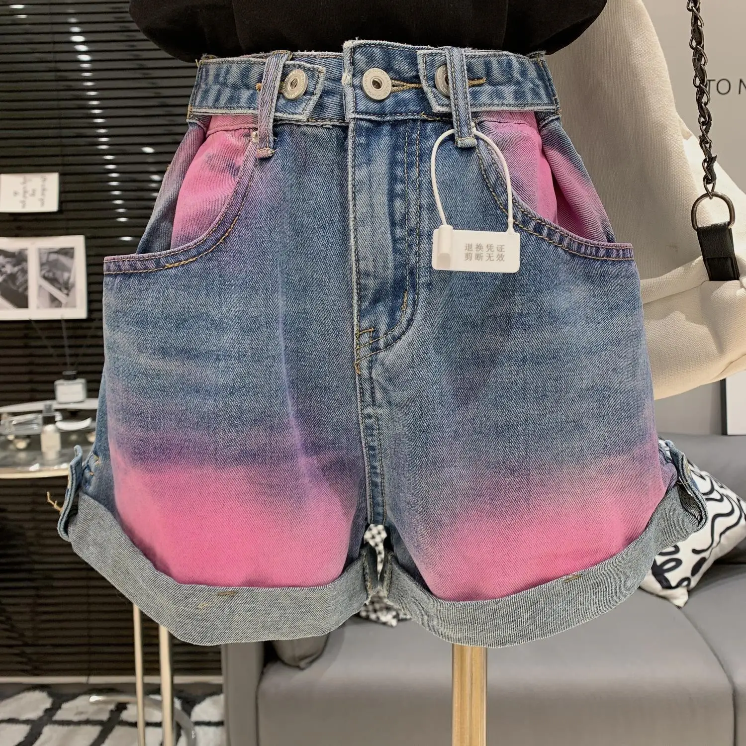 

2024 Summer New Leisure Design Sense Fashion Curled Edge Tie Dyed Wide Leg Denim Shorts Women's Trendy Brand