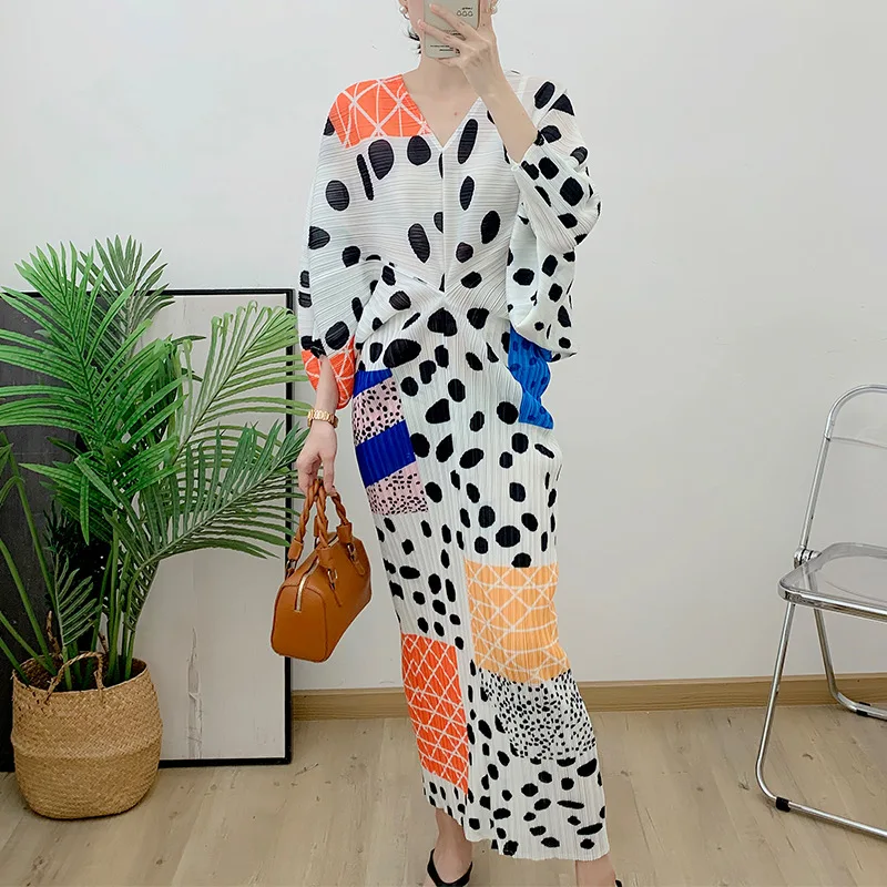 Women's Dresses Autumn 2023 New V-Neck Polka Dot Printed Patchwork V-Neck Batwing Sleeves Slimming Kimono Stretch Miyake Pleats