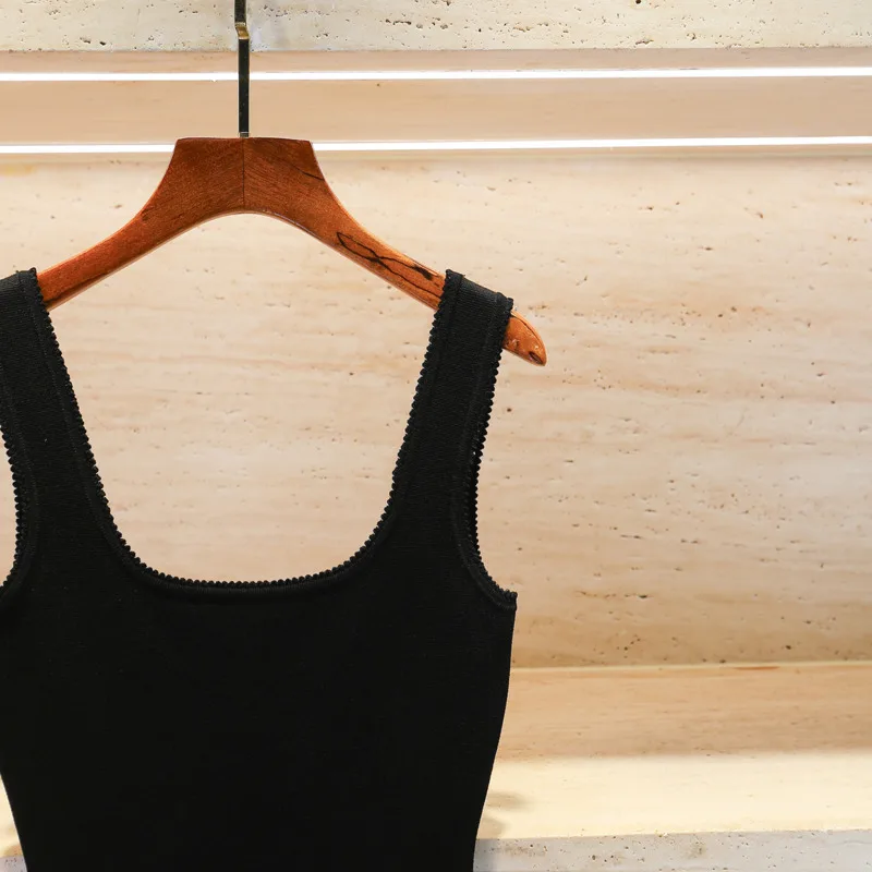 فستان CHUJIE Early Fall 2025 على الطراز الفرنسي، فستان ضيق بدون أكمام بحاشية مكشكشة، فستان أنيق بقصة ضيقة