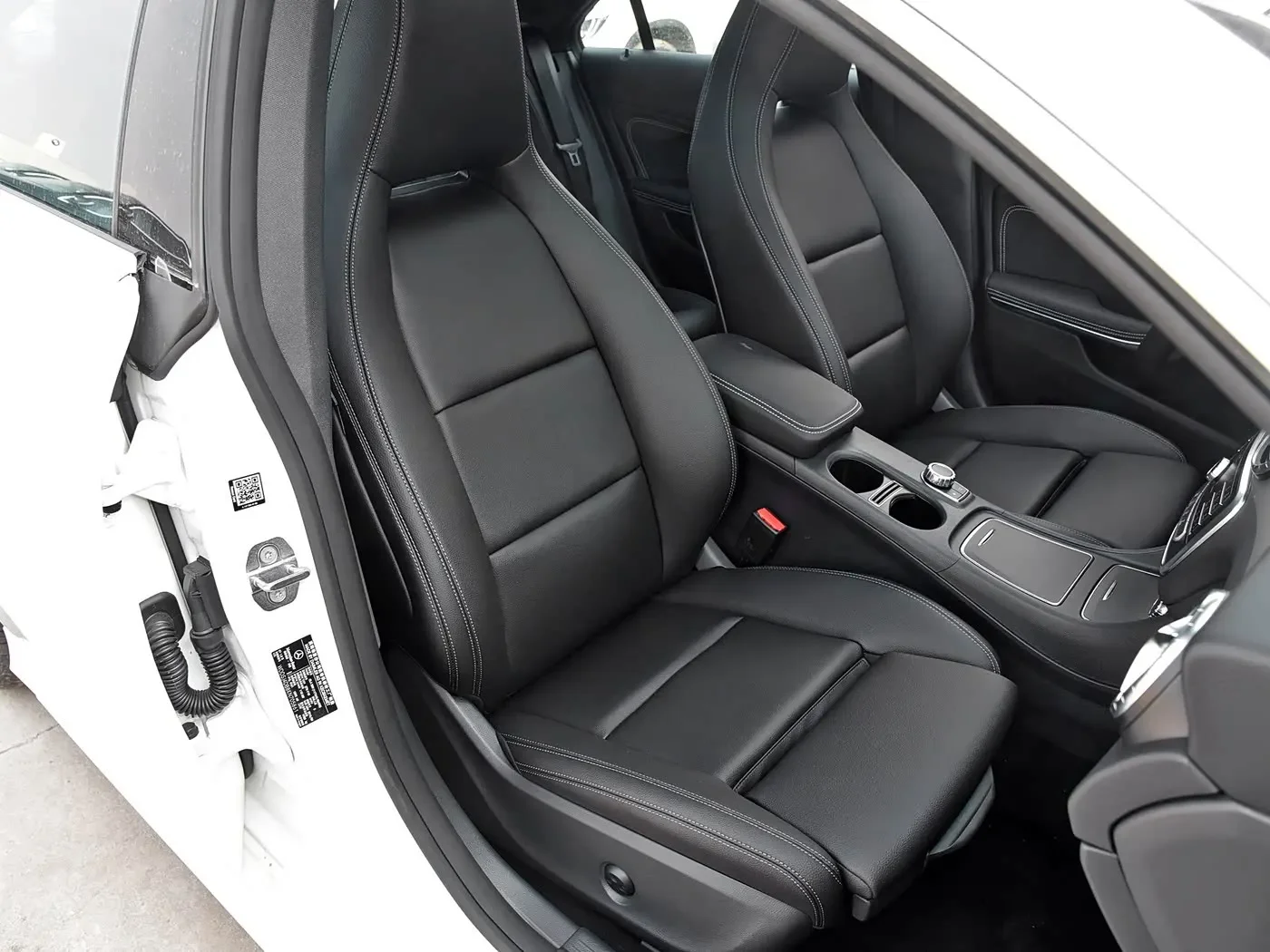 Spezieller Autositzbezug 5 für Mercedes Benz CLA 2016 2017 2018 2019 PU-Leder Kissen Schutz Autoabdeckungen – Detail 2
