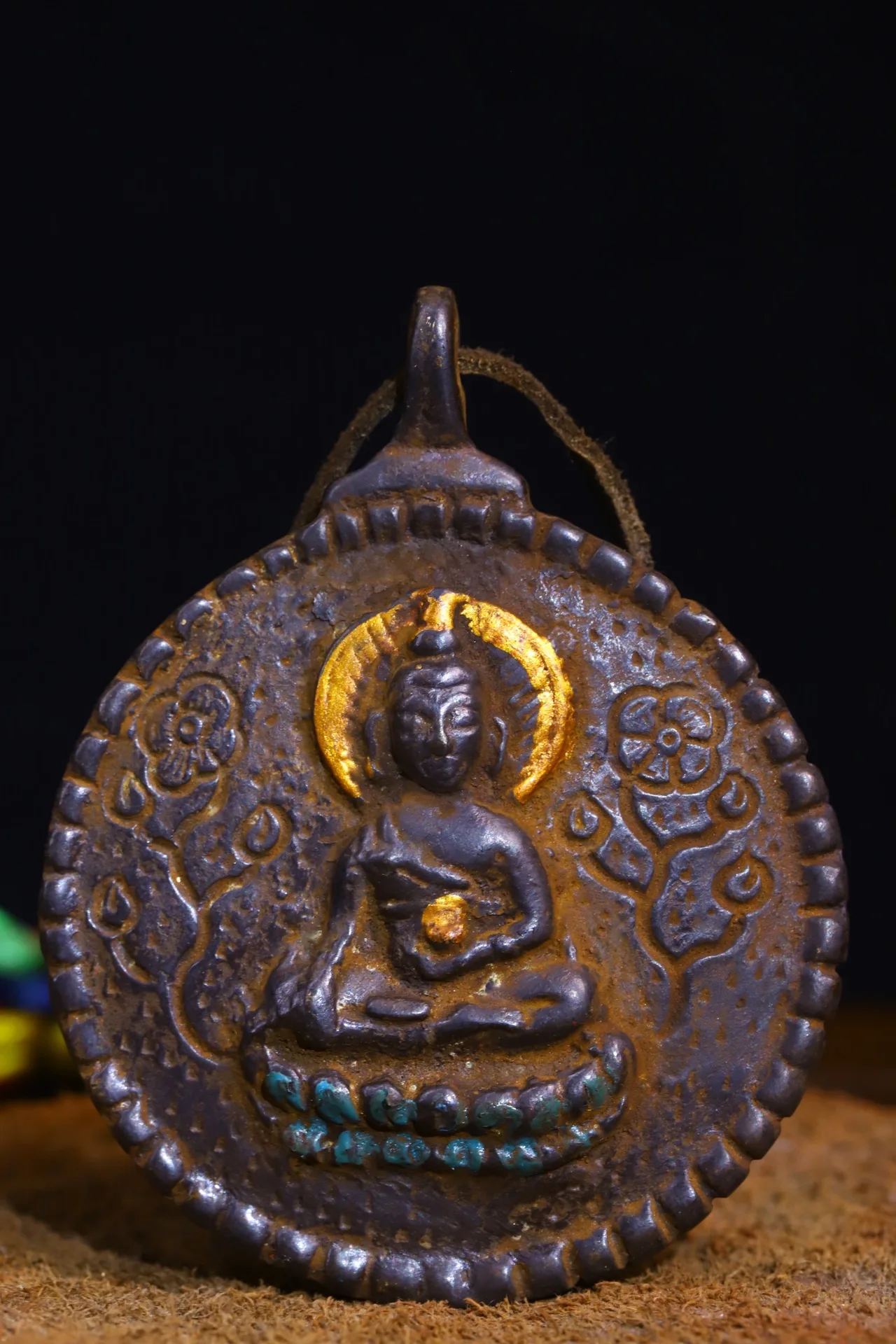 

3"Tibetan Temple Collection Old Bronze Cinnabar Gilded Shakyamuni Buddha Jiugong Gossip Card Amulet Pendant Town House Exorcism