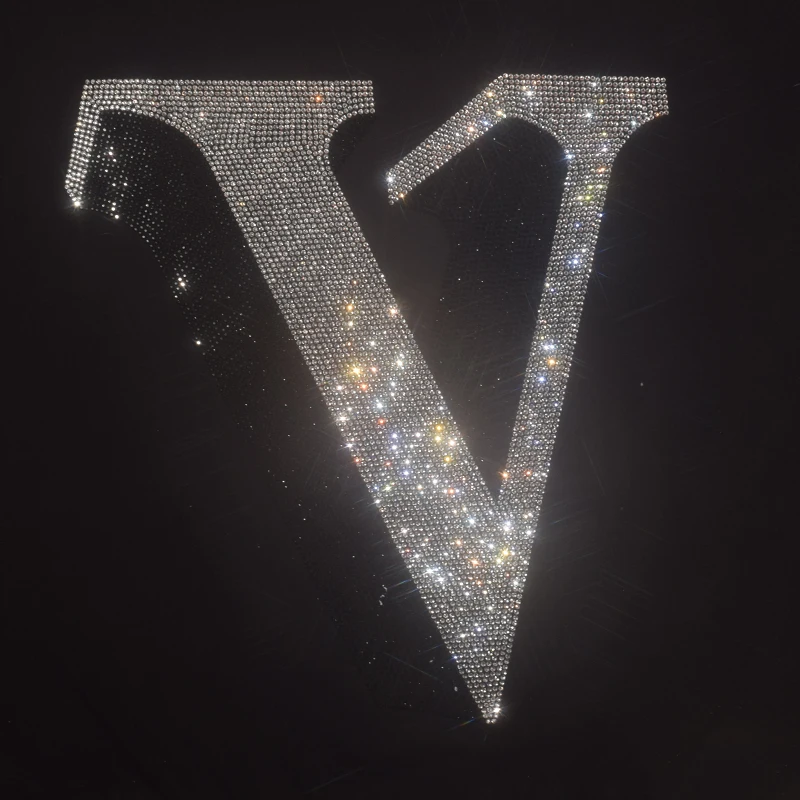 The shiny diamond patch Rhine letter V pattern is ironed on sweaters, coats and fashionable large patches of clothing accessorie