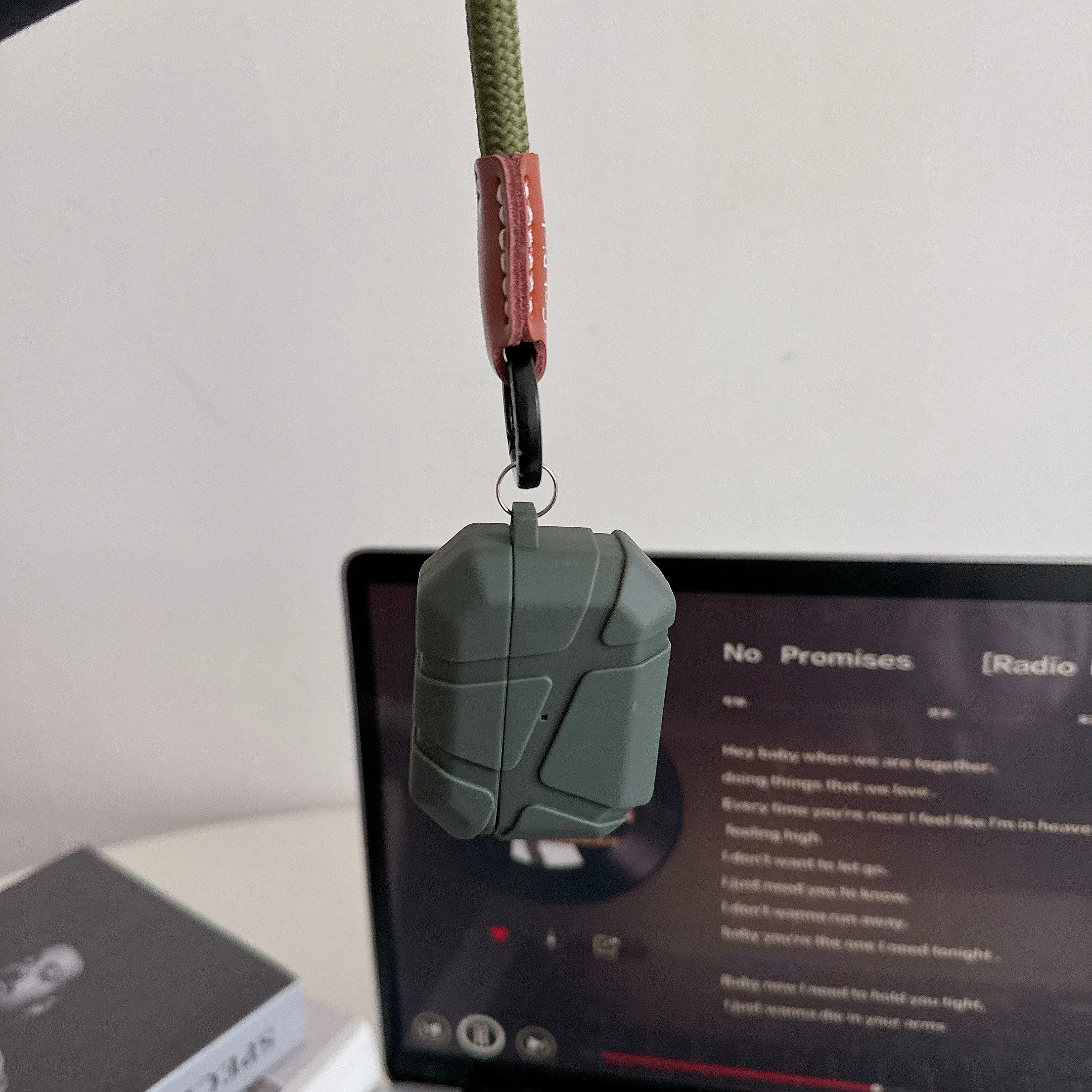 Custodia per armatura per AirPods Pro 3 2025 con cordino [custodia di ricarica wireless] Custodia per armatura resistente e impermeabile per Air Pods 4 3 1 Pro2
