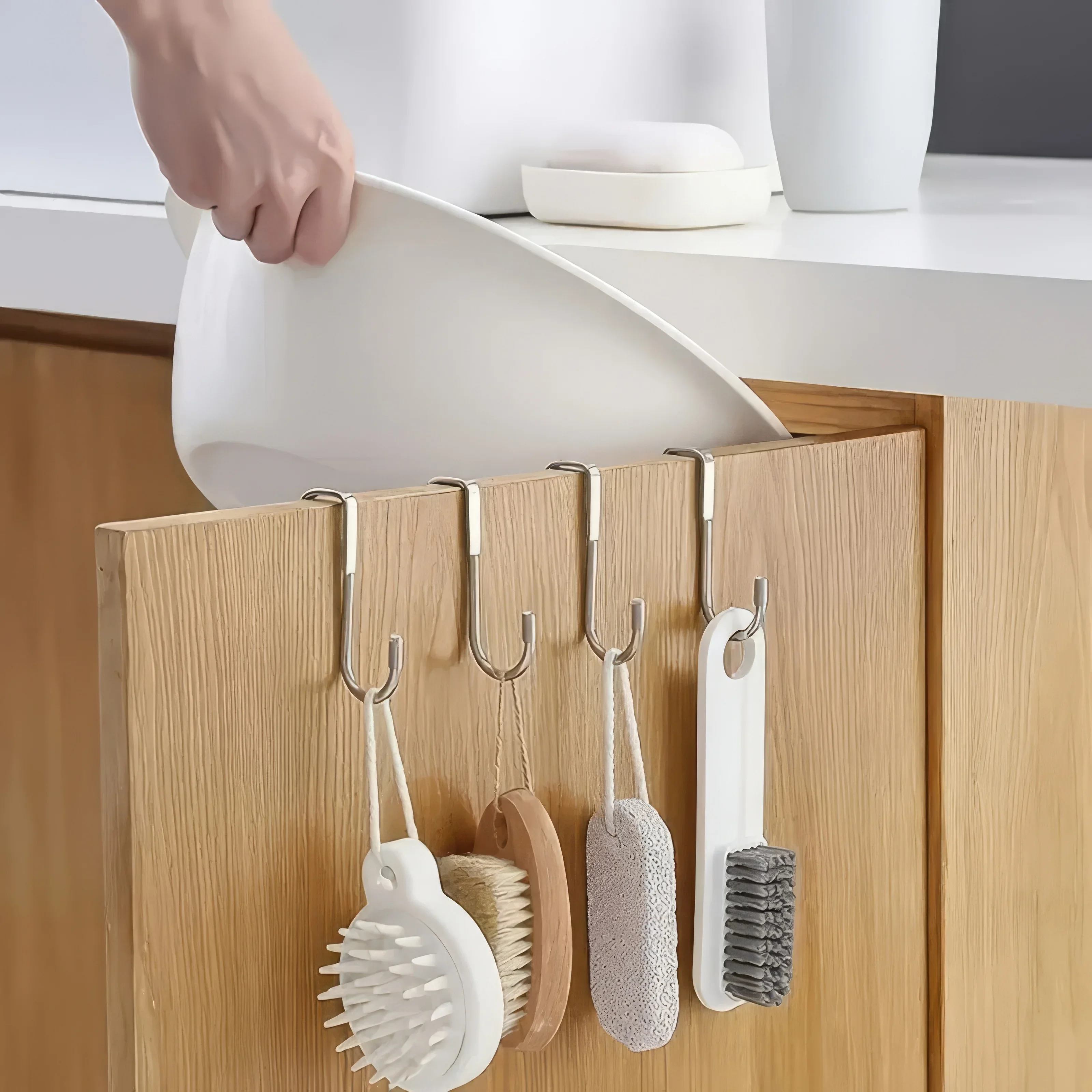Metal Traceless Silver Hook, No Need for Screws/adhesives, Curved Design, Easy To Install, Suitable for Wardrobes