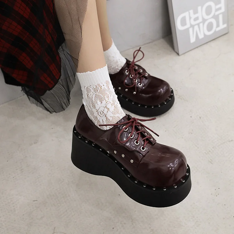 2026 Spring and Autumn Women's Round Head Slope Heel Shoes with Lace, Nail, and Rivet Decoration Thick Soled Shoes