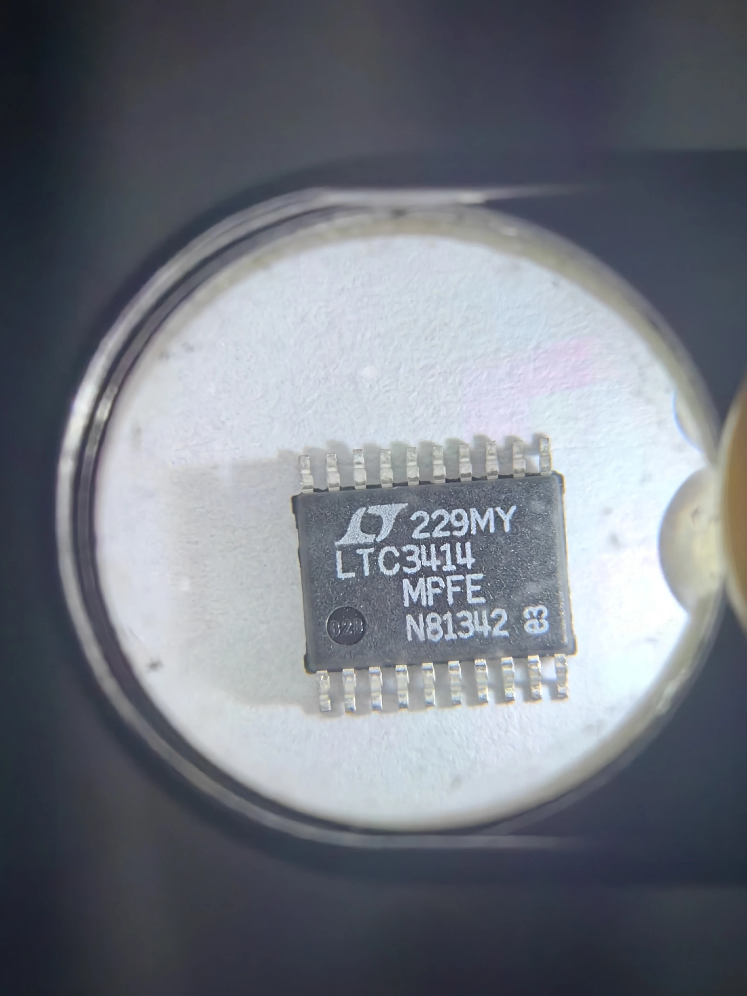 LTC3414EFE LTC3414IFE LTC3414MPFE LTC3414 - Regolatore step-down sincrono monolitico da 4 A, 4 MHz