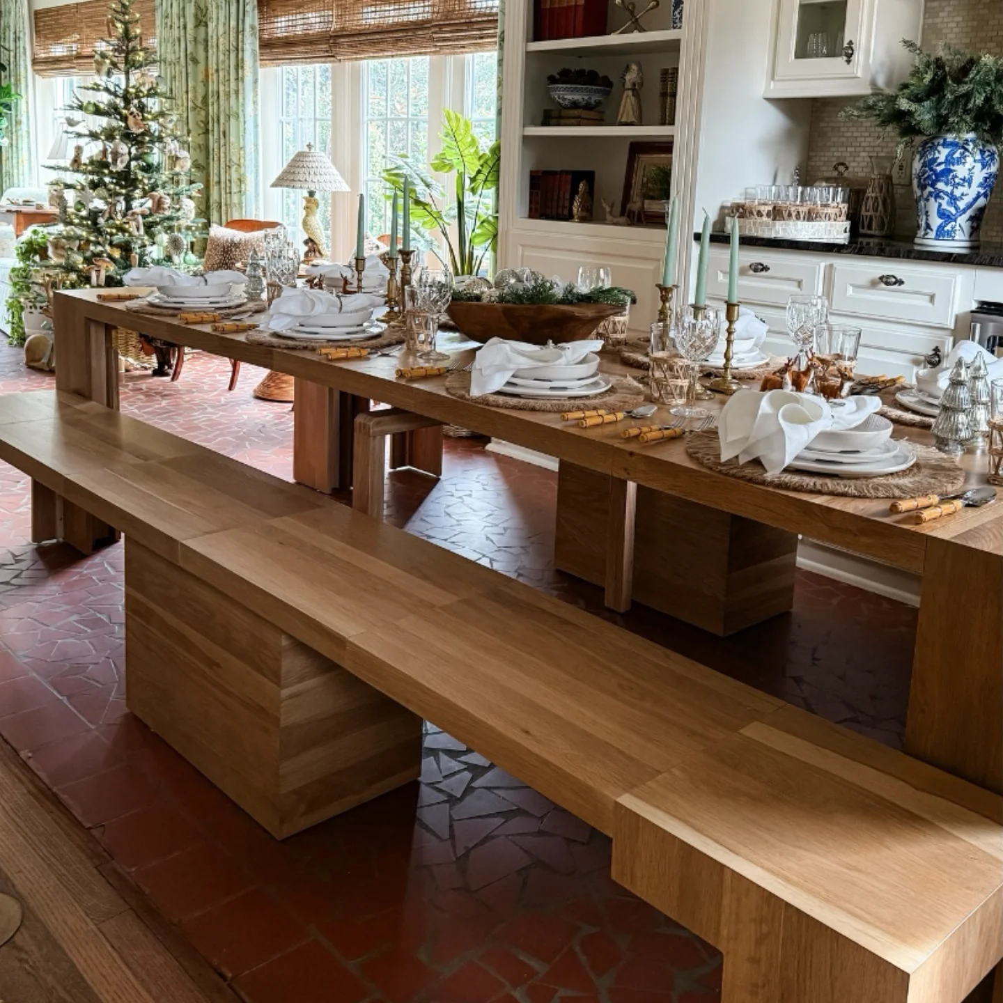 

Modern Farmhouse Hotel Grooved Wood-Strip Base//2026 Extendable Solid Wood Rectangular Dining Table Above 10 People Large