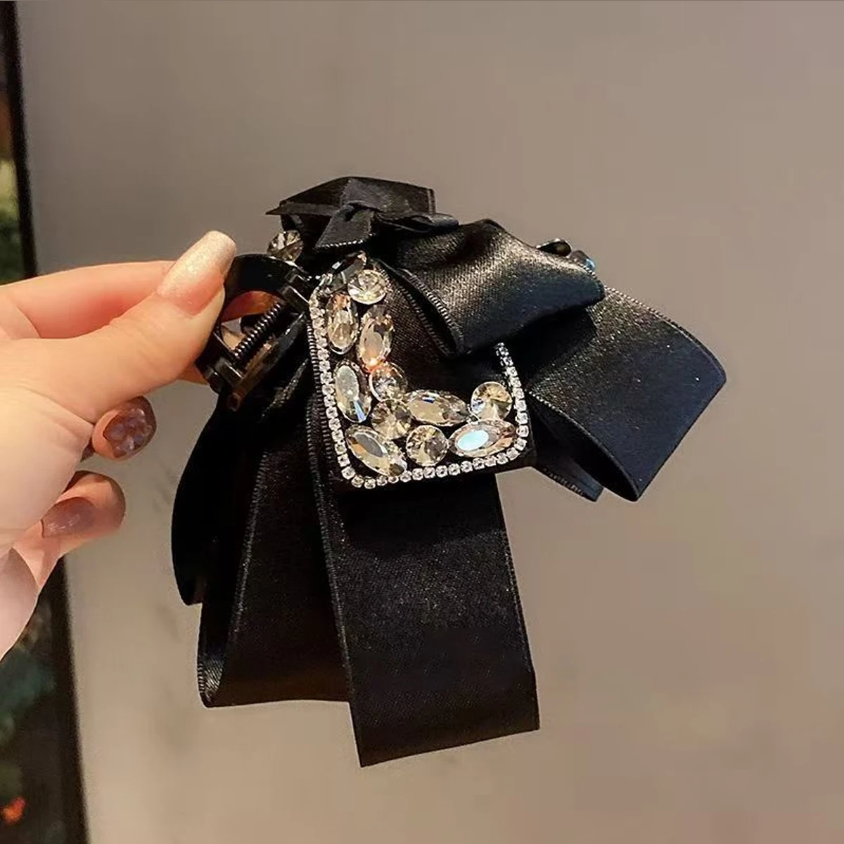 1 Stück Hochwertige Schwarze Satin-Schleifen-Haarspange mit Glitzer-Diamanten, Modisches Haar-Accessoire für Hochfrisuren und den Hinterkopf. – Detail 5