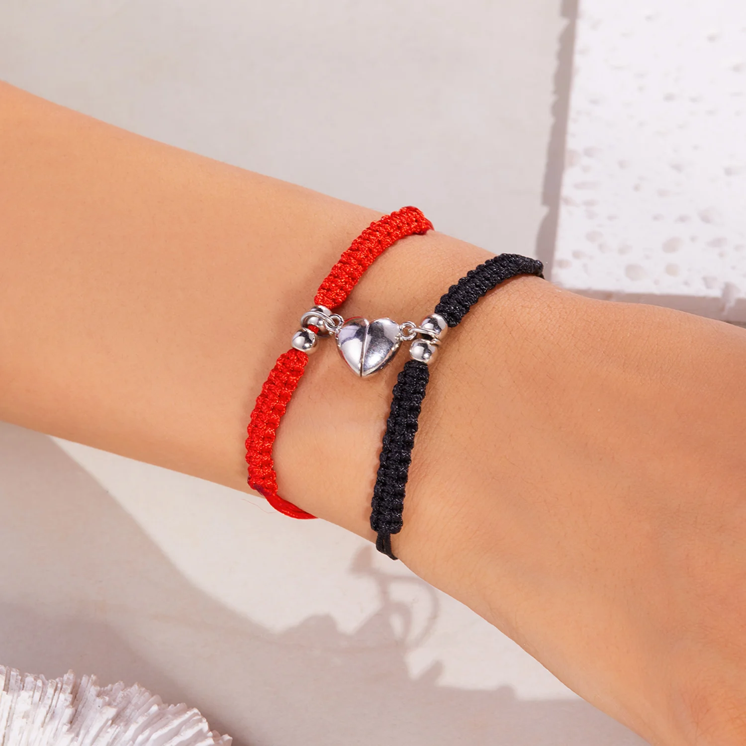 2-teiliges einfaches glückliches rotes Seil-geflochtenes Armband für Damen und Herren, romantisches Herz, magnetisches Paar, passende Armbänder, Freundschaftsschmuck – Detail 7