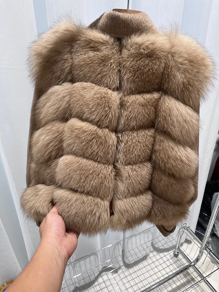 معطف شتوي نسائي جديد لعام 2025 من فرو الثعلب الحقيقي الطبيعي سترة صوفية سميكة ودافئة ملابس خارجية نسائية غير رسمية