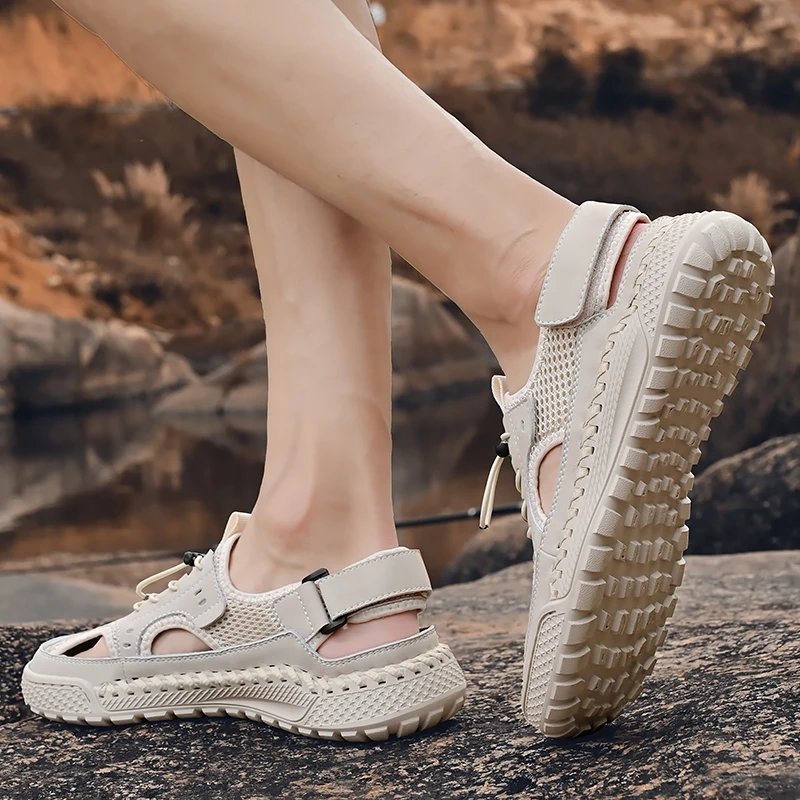 Sandálias masculinas de malha artesanal, boné de couro, sapatos de praia ocos, esportes de lazer ao ar livre, estilo novo, maré, verão