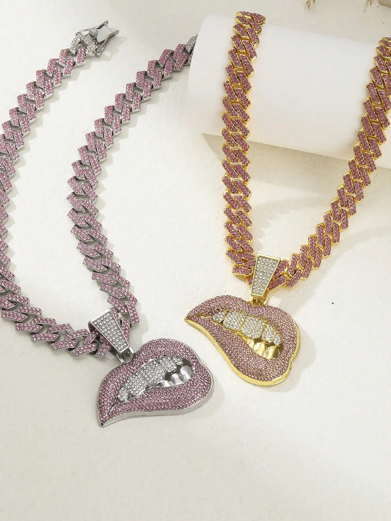 

1PC Hip Hop Alloy Teeth Exposed Lip Pendant Necklace, Colorful Rhinestones, Sexy Charm, Jewelry for Women, Couples & Gifts