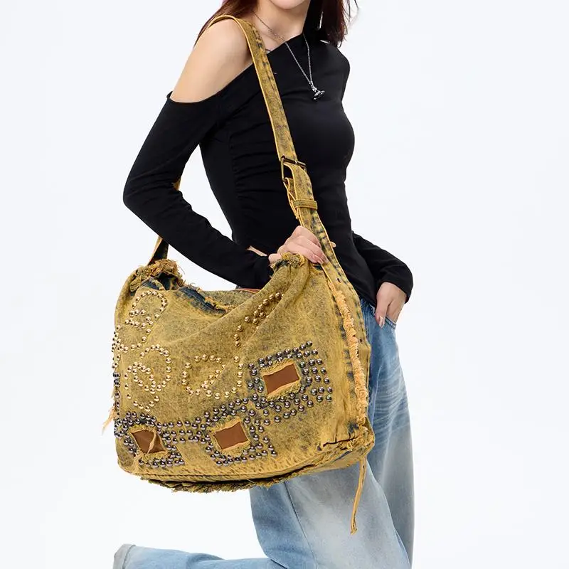 

Large capacity rivet punk denim bag wasteland wind tote bag
