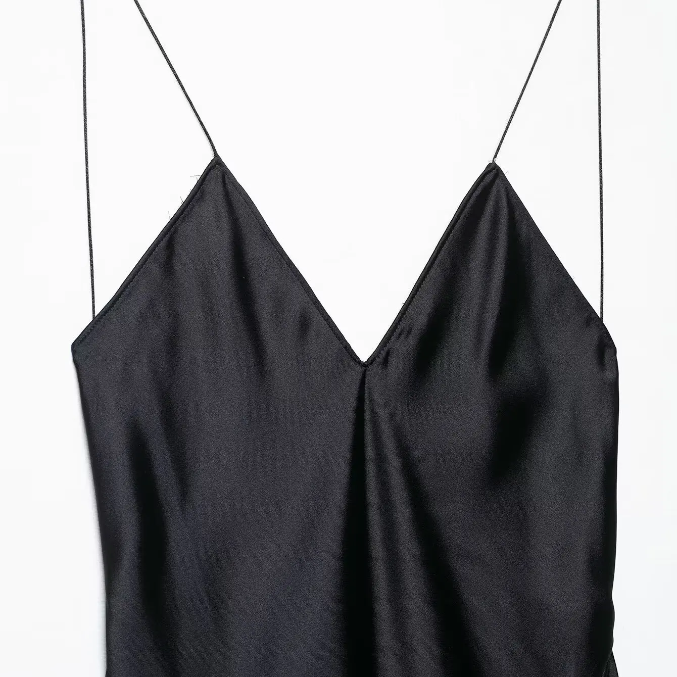 Długa satynowa sukienka z jedwabiu Ele Long, kolekcja jesień, nowy model, damska, modny design, drapowana, dekolt w serek, wyszczuplająca, codzienna.