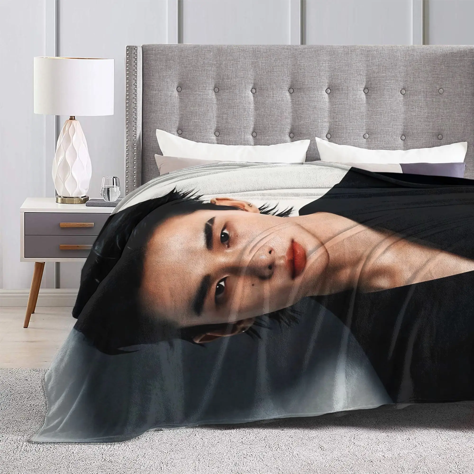 Hyunjin Kpop Idol Blanket Korean Star Flannel Novelty Warm Throw Blanket for Bedding Lounge Textile Decor