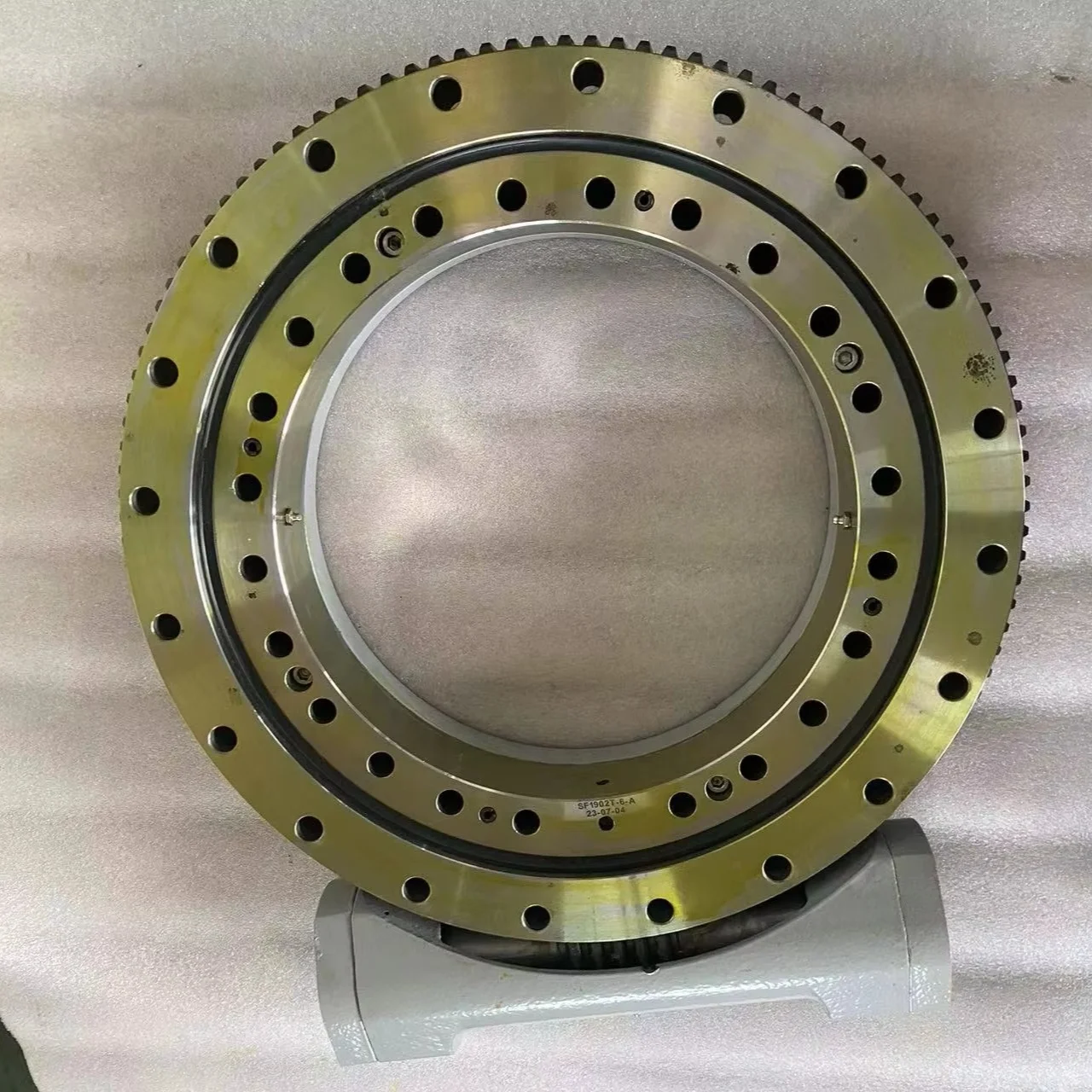 Worm Gear Slew Drive Hydraulic Rotator Bearing Flanged Shaft ODM Customizable 19 INCH