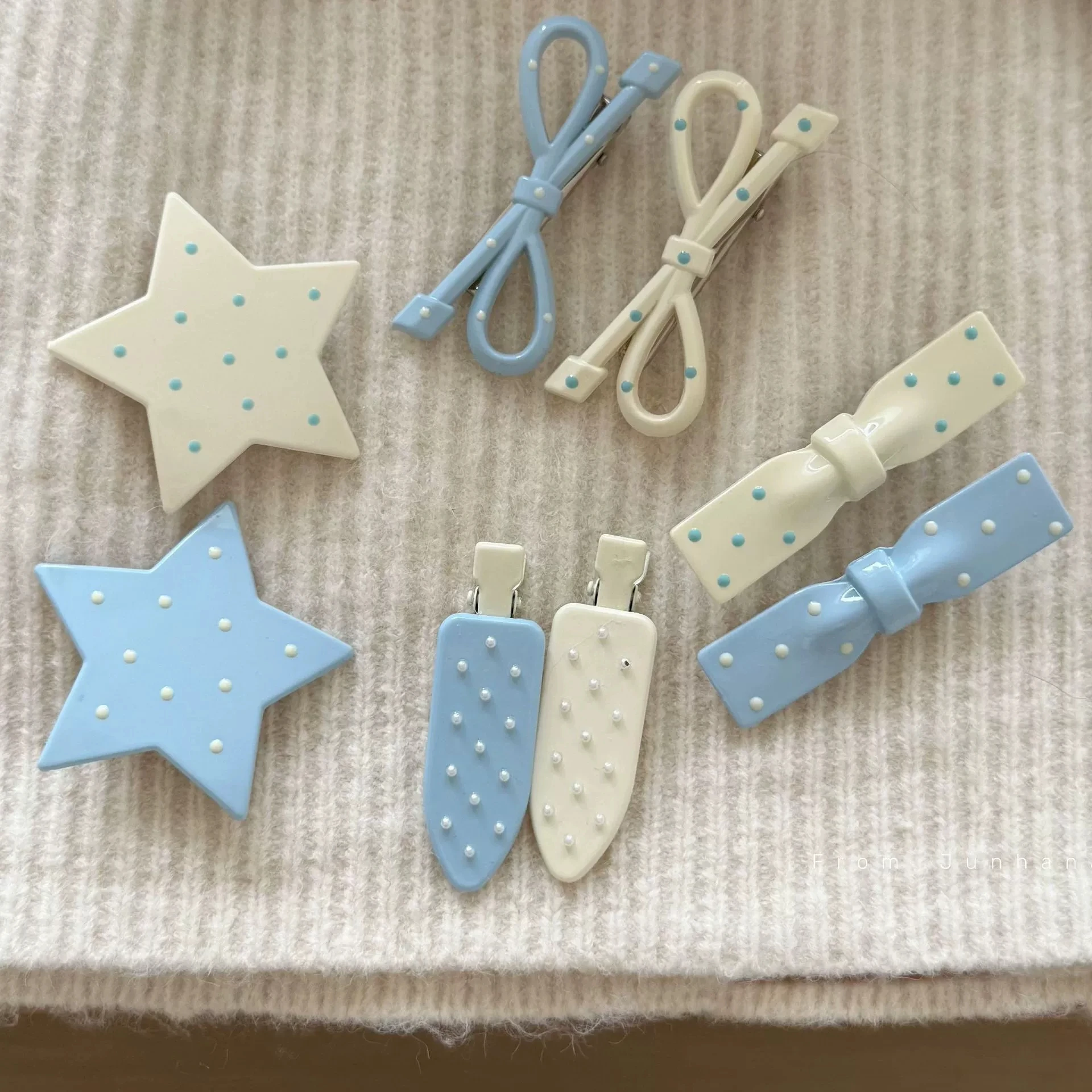 

Korean Blue White Polka Dot Bow Hair Clips Girls Forehead Barrettes Back Messy Hair Duckbill Hairpin Children Hair Accessories.