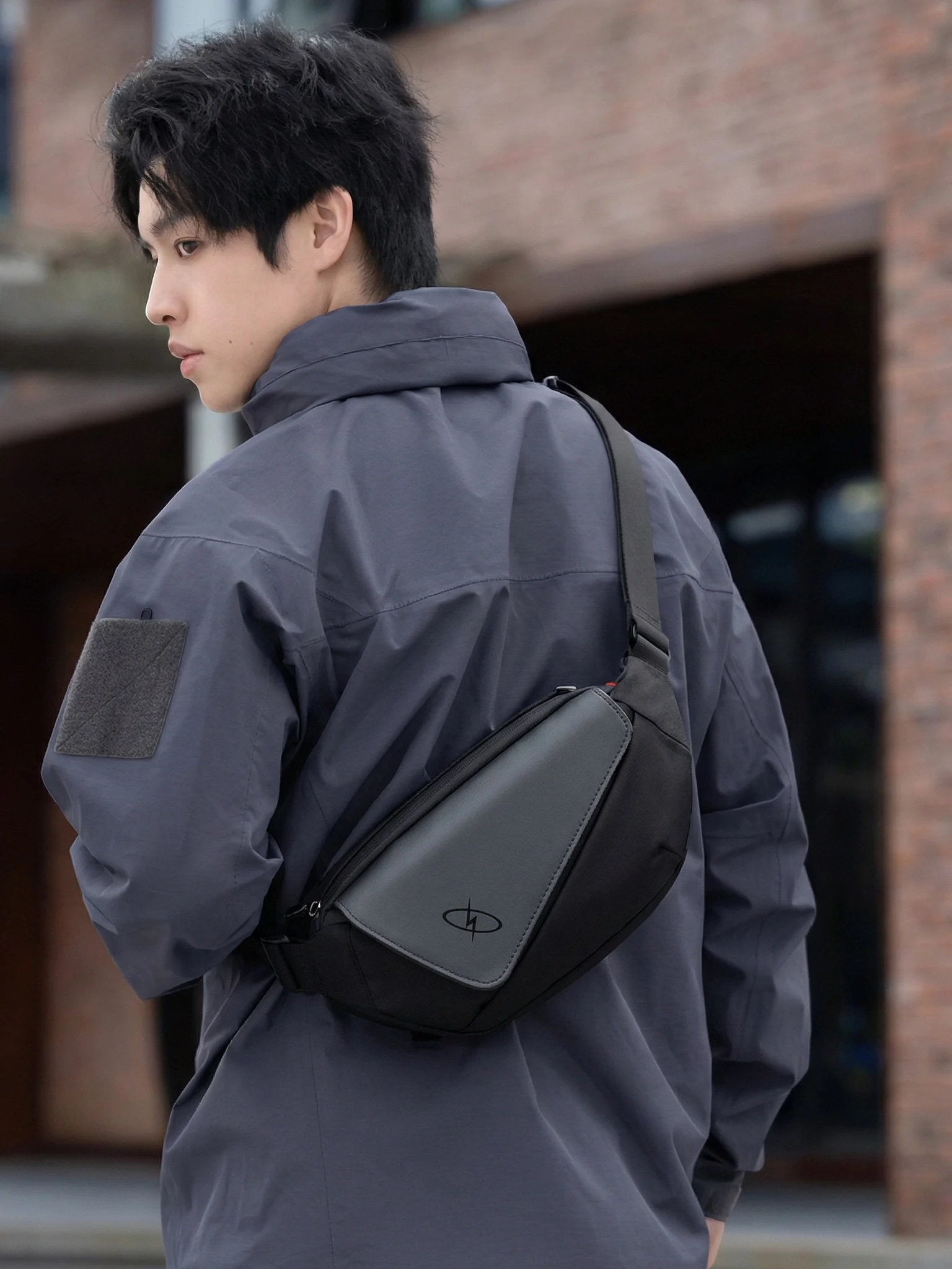 my2026-new-men's-single-shoulder-bag-for-travel-casual-commuting-high-end-lightweight-stylish-nylon-chest-bag-for-men