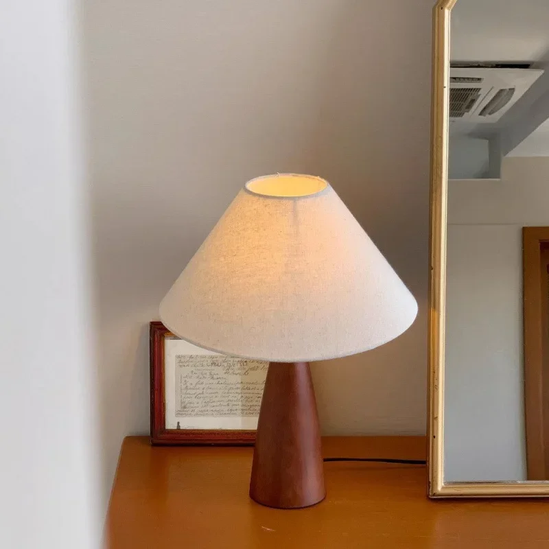 Vintage table lamp, table lamp, bedside high-end sense, medieval wabi-sabi wind, bedroom, new Chinese atmosphere
