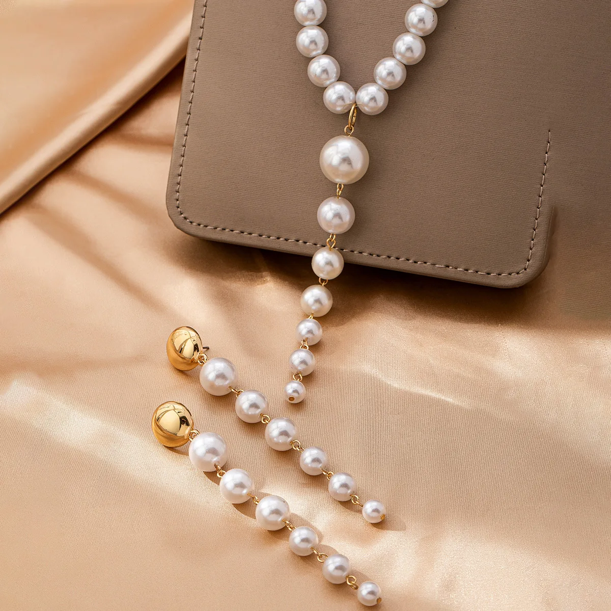 شرابة طويلة أقراط اللؤلؤ وقلادة مجموعة النساء الفتيات هدايا مجوهرات الأزياء رائجة البيع هدية حفلة 2025 نمط جديد